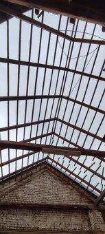 Staré trámy. staré krovy. Staré podlahové desky - 4