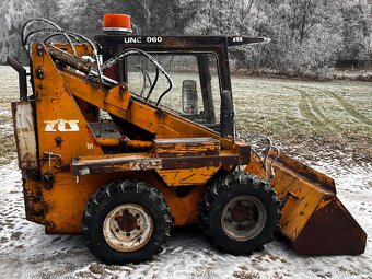 nakladač UNC 060 - 4
