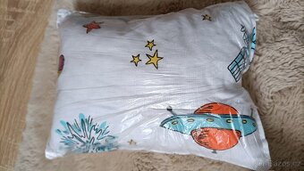 Polštářek, děti, vesmír - 4