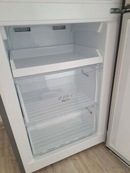 Lednice s mrazákem HISENSE RB390N4AC2 - 4
