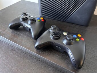 Xbox 360 + Kinect + 2 ovladače + 5 her - 4