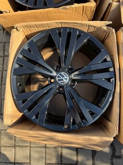 ORIGINÁL Alu Volkswagen KALAMATA R18, 5x112 - TOP STAV - 4