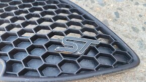 Přední maska / mřížka Ford Fiesta ST180 rok 2013 - 4