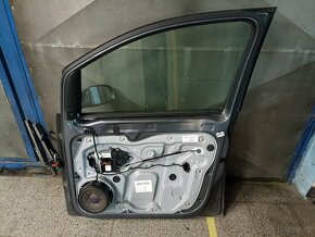 Pravé přední dveře VW Touran. - 4