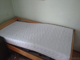 Prodám polohovací postel s matrací, použité TOP stav - 4