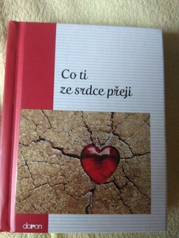 Drobné knížky a magnetky. - 4