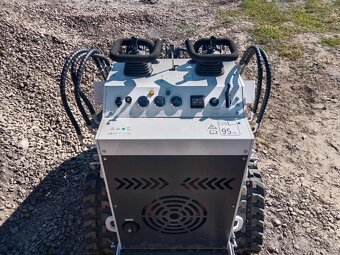 Pásový nakladač smykový (Honda 23PS) - 4