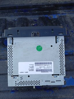 Originál rádio Dodge RAM 1500 - 4