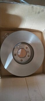 PRODÁM 1 KS PŘEDNÍHO BRZDOVÉHO KOTOUČE BREMBO 09.9922.11 - 4