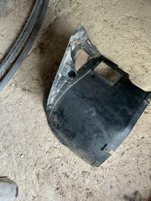 Levá špička podběhu BMW E46 - 4