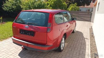 FORD FOCUS kombi 1.6i-74KW-benzín-GHIA - 4