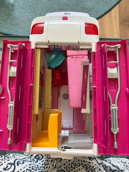 Barbie 2v1 sanitka a ordinace - 4