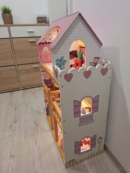 Dřevěný domeček pro panenky - 4