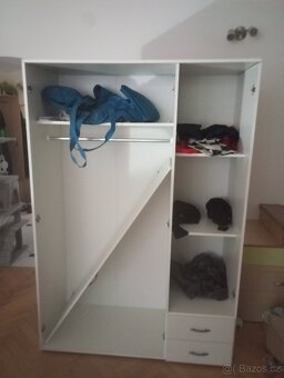 Prodej postel a skříní - 4