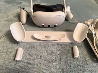 Meta Quest 3 512GB + nabíjecí podložka - 4