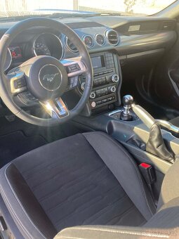 Ford Mustang - 4