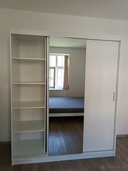Prodám krásnou bílou skříň se zrcadlem – 180 × 60 × 215 cm - 4