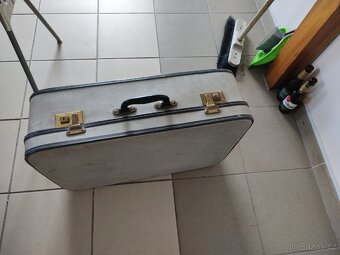 Prodám starý kufr vhodný do veterana - 4