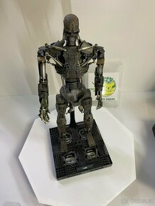 Hot Toys Terminator T600 - 4
