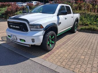 Dodge Ram 1500 Laramie - 4