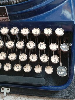 Psací stroj Olivetti s českou klávesnicí - 4
