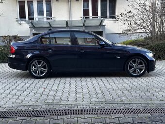 BMW E90 320i 110kW Xenony ALU R17 Tempomat El. tažné - 4