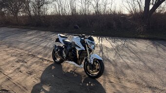 Suzuki gsr 740 - 4