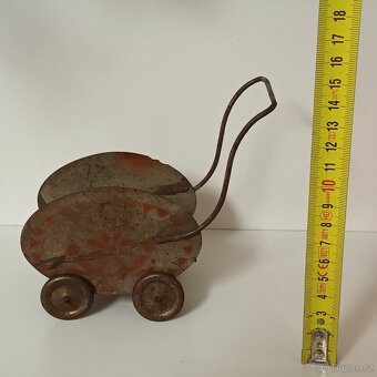 Plechový kočárek - 4