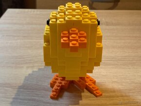 ORIGINÁLNÍ LEGO KUŘÁTKO (DEKORACE) - 4