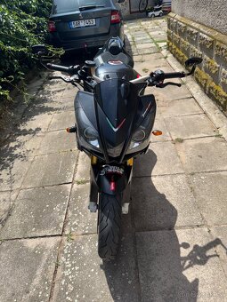 Aprilia Tuono V4R - 4