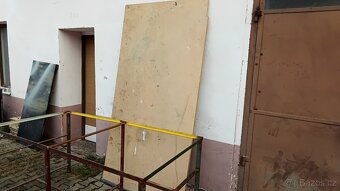 Dílensky velky stůl s deskou. - 4