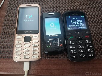 Různé tlačítkové telefony - 4