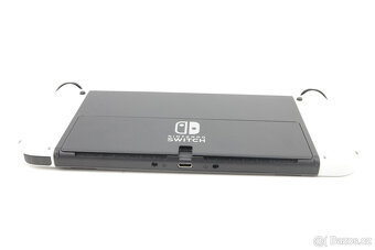 Nintendo Switch (OLED model) + 1x hra - 4