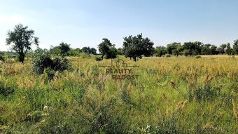 Prodej stavebního pozemku 1227 m2 v obci Lužice, lokalita Zá - 4
