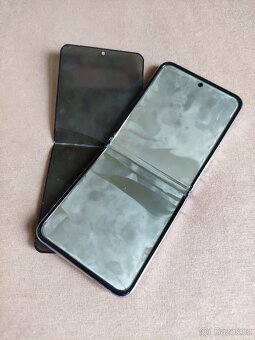 Samsung Galaxy Z Flip 4 - 4