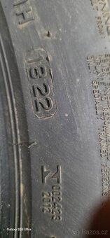 Prodám 2ks pneu 235/55/18 - 4