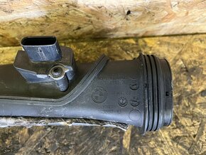 HADICE PŘÍVODU VZDUCHU BMW F11/F10 3.0D 371 7810770 - 4