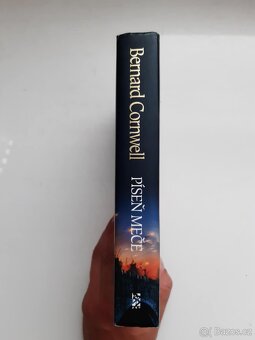 Píseň meče Bernard Cornwell kniha - 4