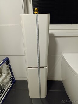 Závěsná skříňka s umyvadlem a baterií - 4