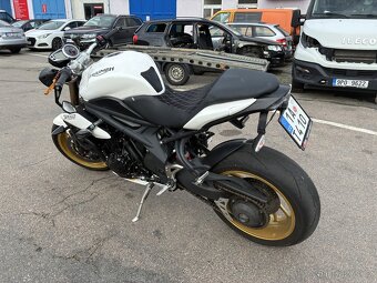 Triumph Speed Triple 1050 ABS HAVAROVANÁ - 4