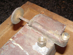 Prodám benzínovou nádržku z motoru Ježek Piccolo - 4