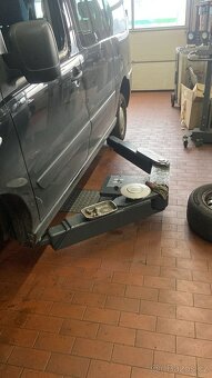 Dvousloupový Hydraulický zvedák 5t. Slift Německo - 4