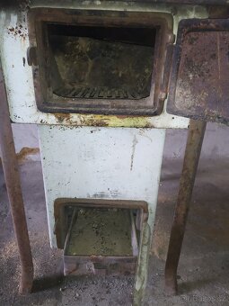 Kamna na dřevo nebo uhlí. - 4