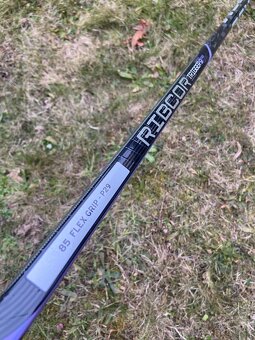 Hůl CCM Trigger 9 Pro 85flex levá NOVÁ - 4