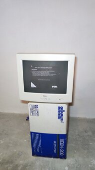 CRT monitory 15/17" - 4