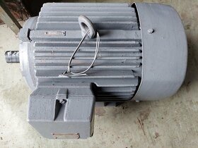 Prodám třifázový motor 2,2kW 945ot. - 4