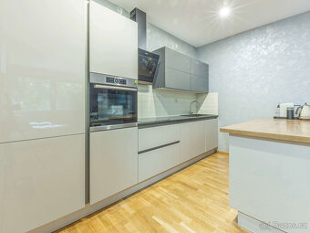 Prodej luxusního mezonetového bytu 4+kk, 99 m² + sklep, Koru - 4