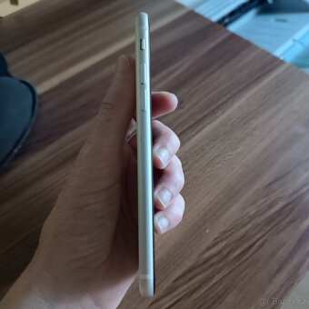 Iphone se 2020 bílý - 4
