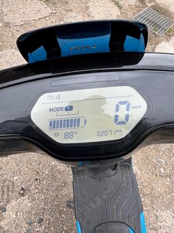 Pronájem elektroskútru - NIU - 600 Kč/den, 1500 Kč/vík - 4