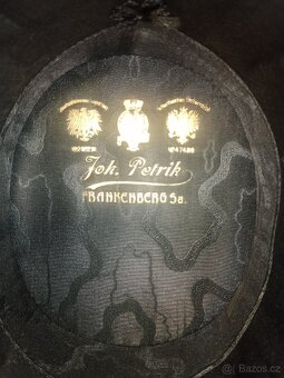 klobouk po pradědovi a obrazy - 4